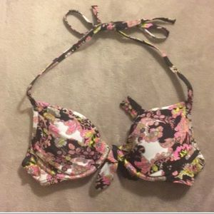 Victoria’s Secret Swim Top 32A